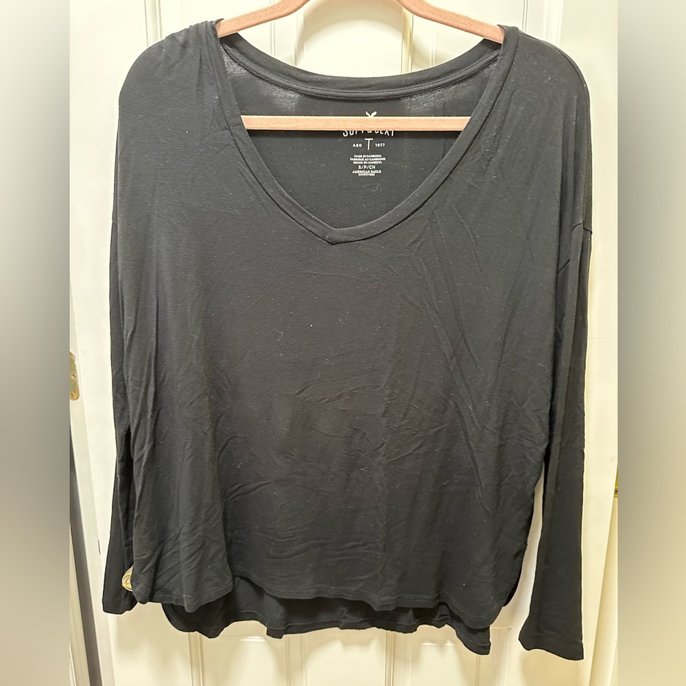 American Eagle Soft and Sexy Women's Black V-Neck Top